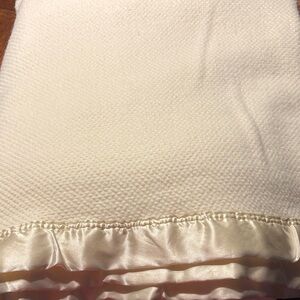 Elegant Cream Textured Blanket